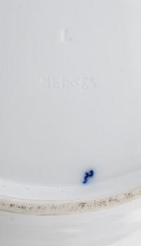 STEKFAT, 2 st, porslin, Meissen, 1900-talets första hälft.