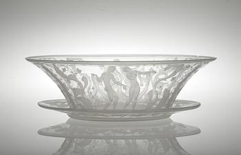 A Simon Gate engraved glass bowl with a plate, Orrefors 1930.