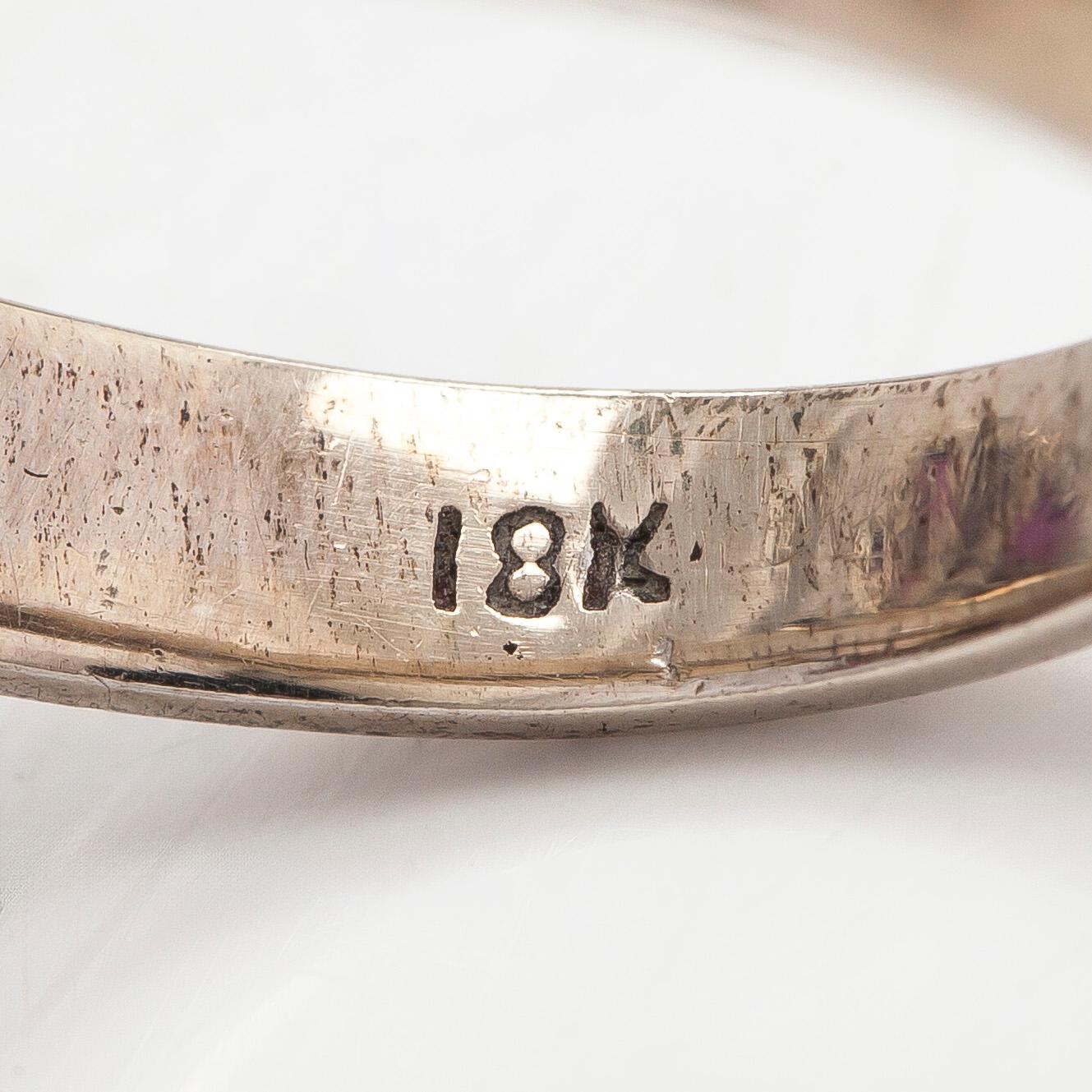 Ring, 18K vitguld med rubiner ca 2.4 ct och åttkantsslipade diamanter.