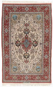 Matta, Isfahan, signerad Iran Shaabanei, ca 243 x 153 cm.