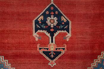 A Bakshaish carpet, West Persia, c. 576 x 385 cm.