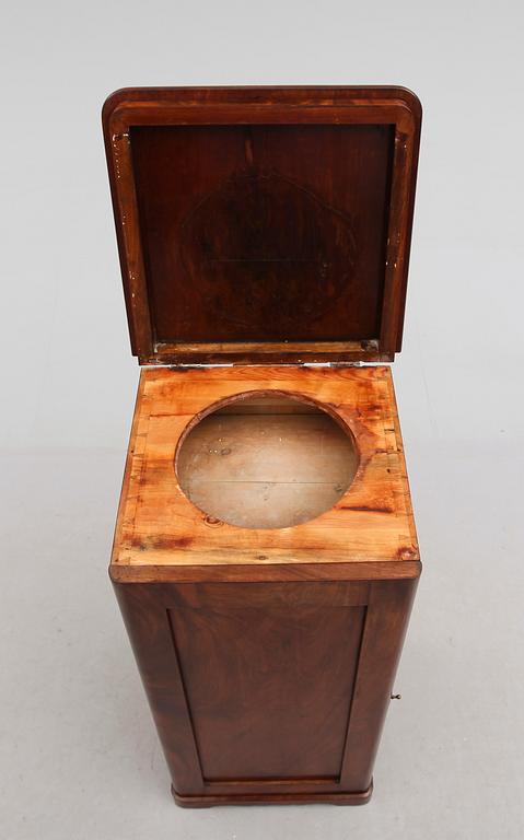 KOMMOD, 1800-talets mitt.