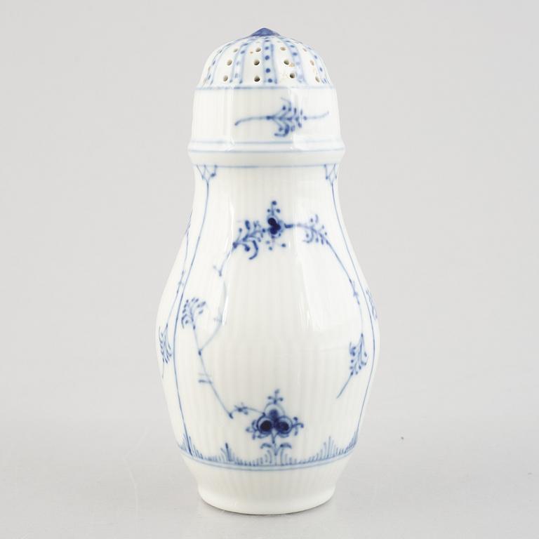 A 'Blue Fluted' / 'Musselmalet rifflet' porcelain sugar shaker, Royal Copenhagen, model 2126, post 1923.