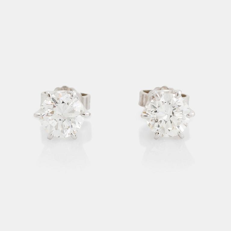 A pair of 18K white gold earrings set with round brilliant-cut diamonds with a total weight of ca 2.00 cts.