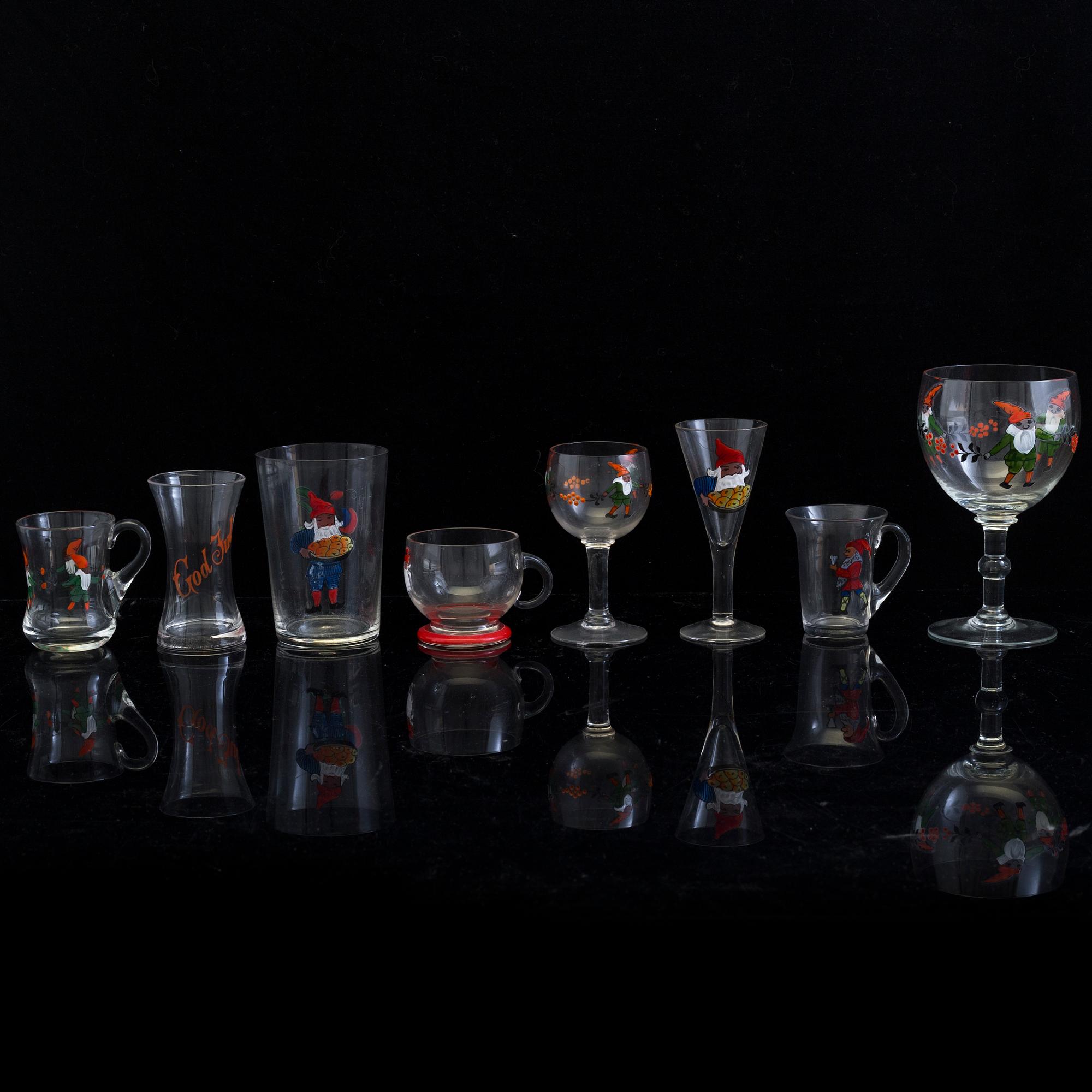 GLASSERVISDELAR, 79 st, glas, Julmotiv, 1900-tal.