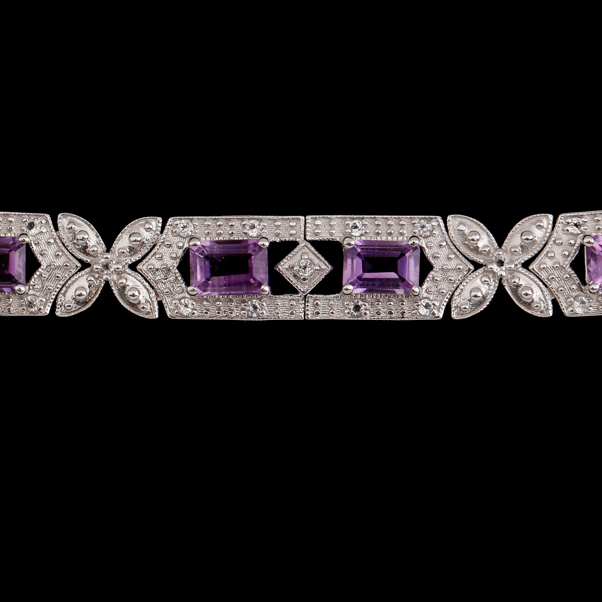 ARMBAND, sterlingsilver, ametister tot ca 11.00 ct, vita topaser tot ca 1.50 ct.