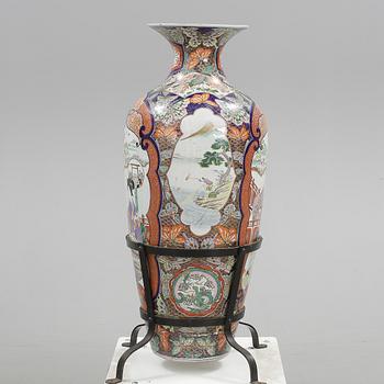 GOLVVAS, porslin, imari, Japan, 1800-tal.