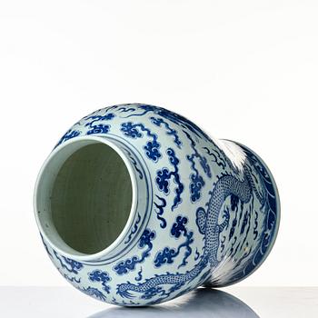 A large blue and white dragon jar, Qing dynasty, 19th Century.