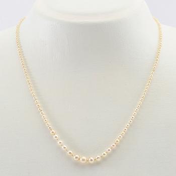 Necklace of cultured pearls with a clasp of gold set with diamonds.