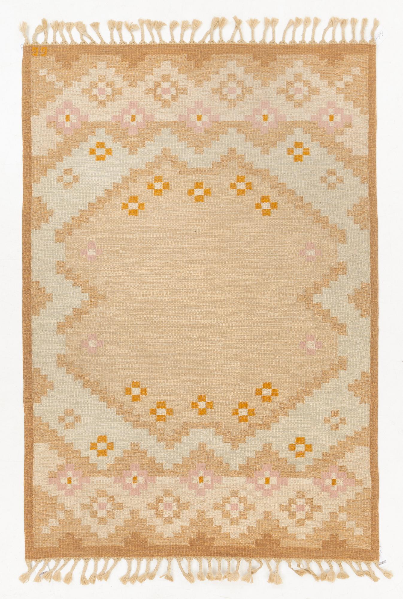 A flat weave rug, signed GG, Gitt Grännsjö-Carlsson, c. 205 x 138 cm.