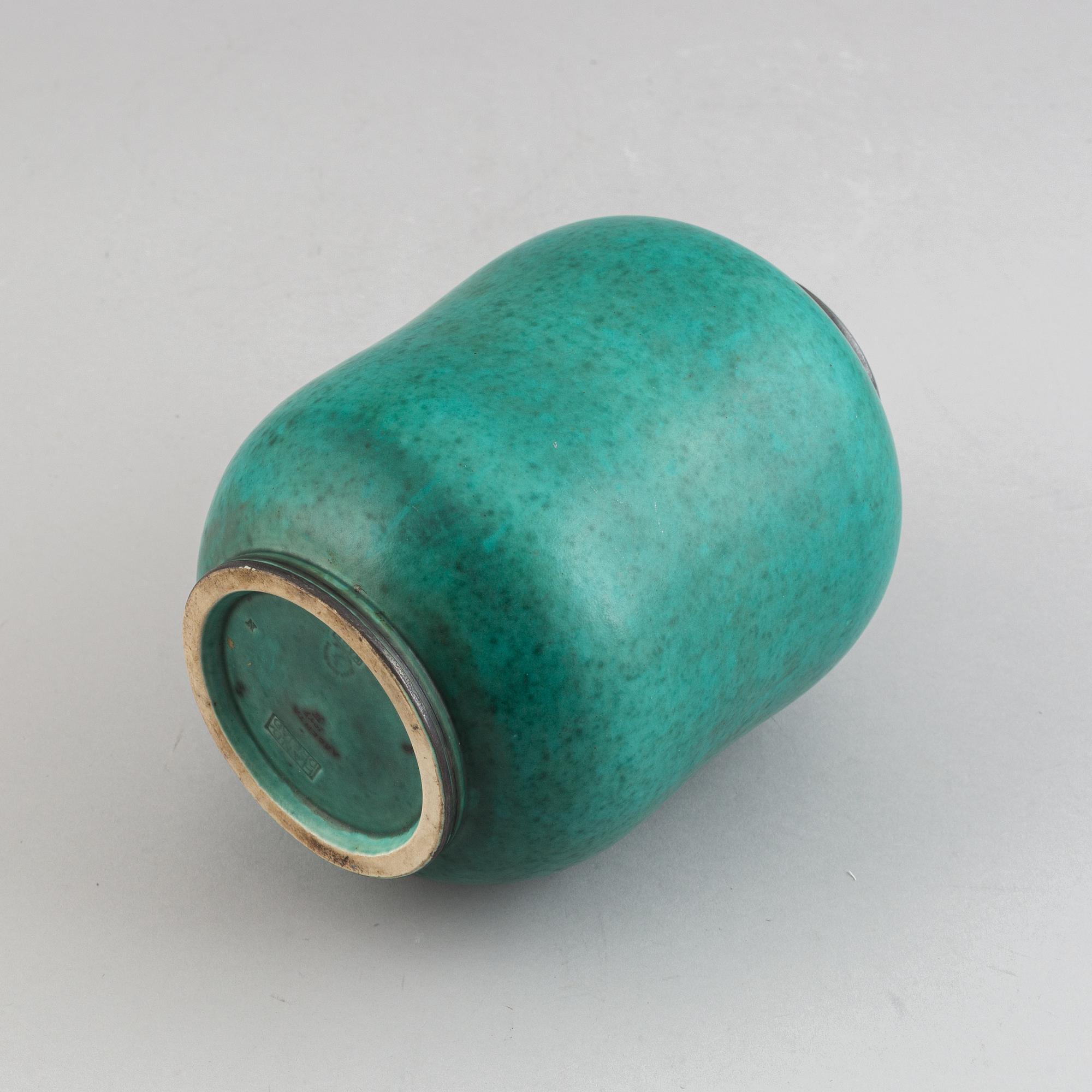 Wilhelm Kåge, a stoneware 'Argenta' vase, model 1079, Gustavsberg.