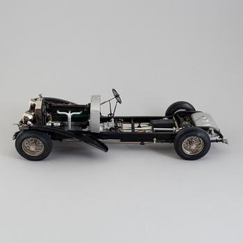 A scale model of a 1932 Rolls Royce Phantom IIBy Pocher.