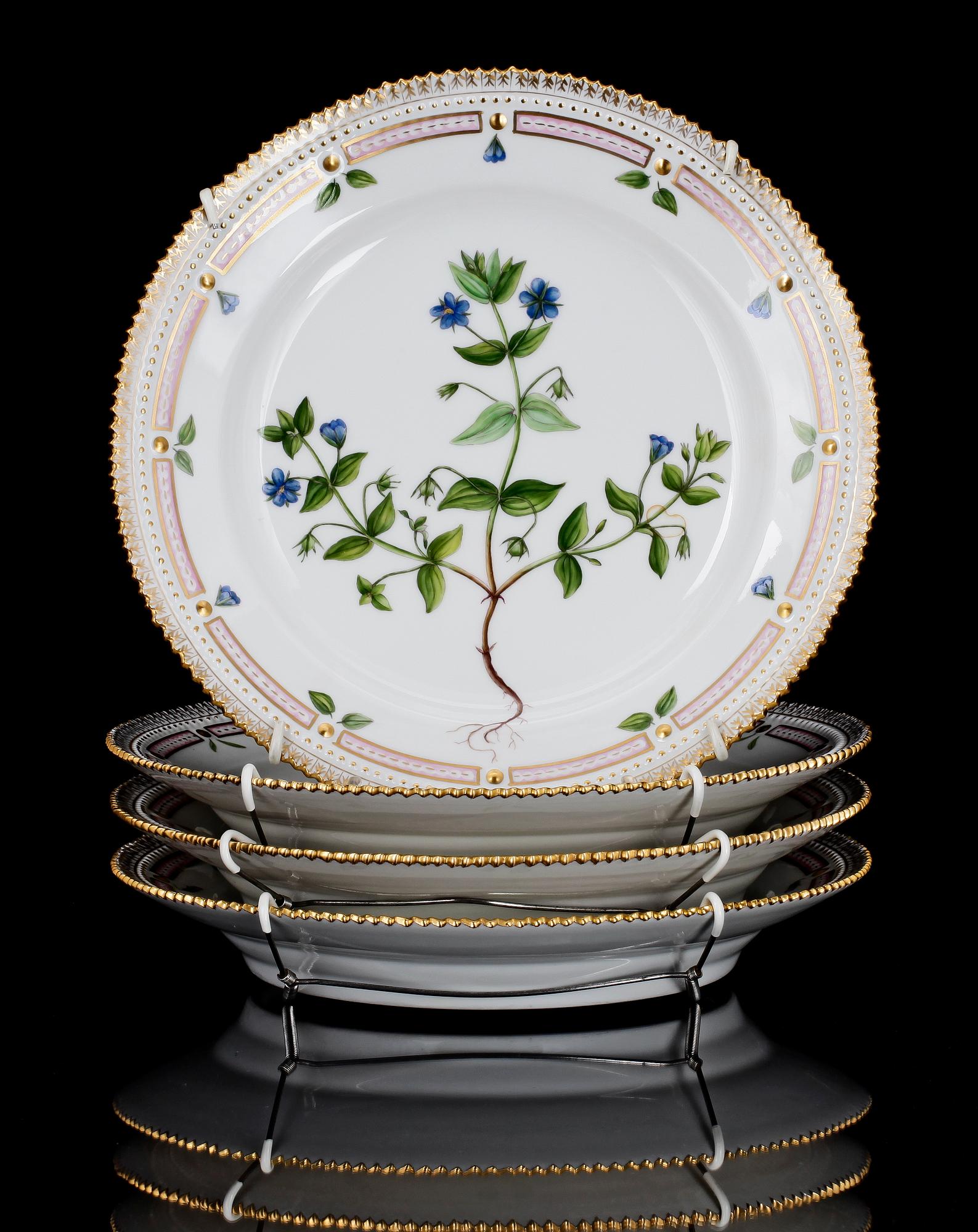 TALLRIKAR, 4 st, porslin, "Flora Danica", Royal Copenhagen, 1900-talets mitt.