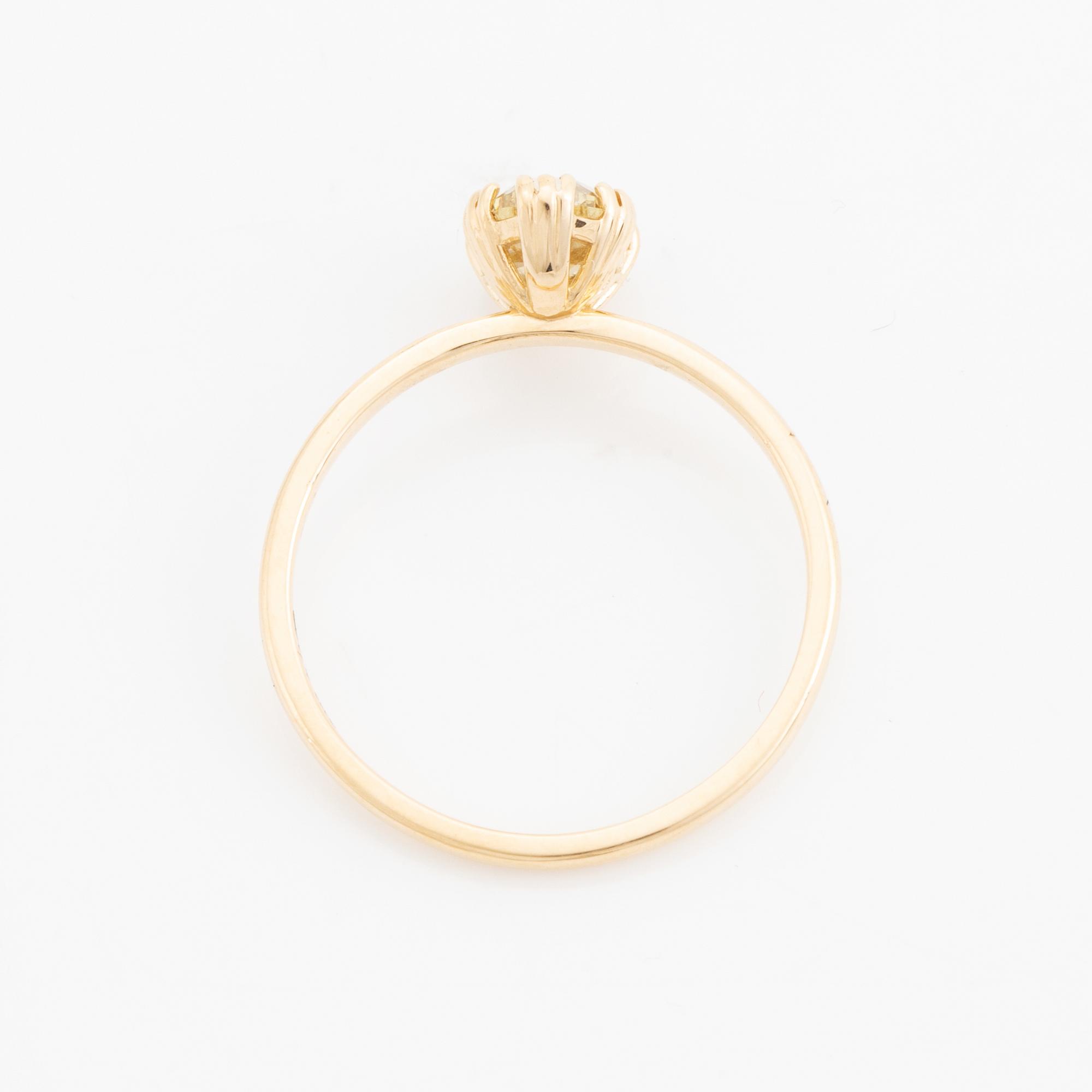 Ring with fancy brownish yellow diamond.