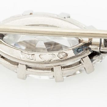 A brooch in platinum with an old-cut navette-shaped diamond ca 3.65 ct.