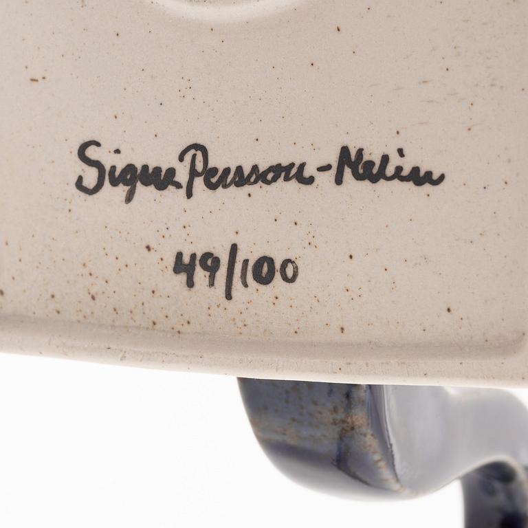 Signe Persson-Melin, tekanna, stengods, "Kinesen", Porslinsfabriken i Lidköping, numrerad 49/100.