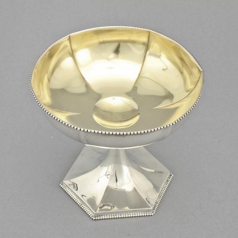 SKÅL PÅ FOT, silver, Wilhelm Binder, Schwäbisch Gmünd, Tyskland, importstämplad, Stockholm, 1917. Vikt 162 g.