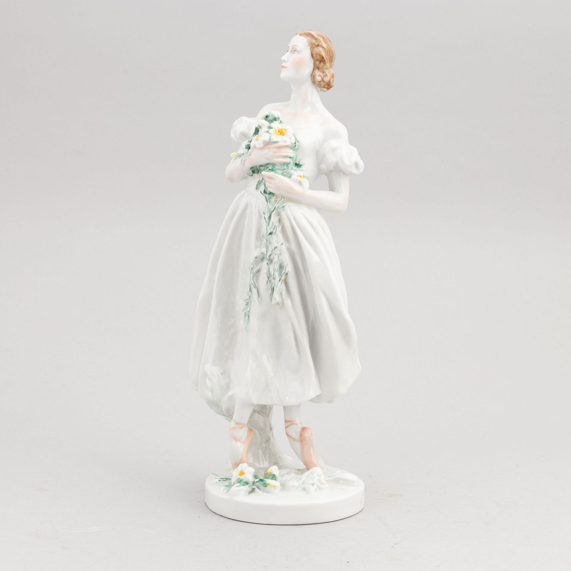 A porcelain ballerina figurine, Lomonosov, 1963.