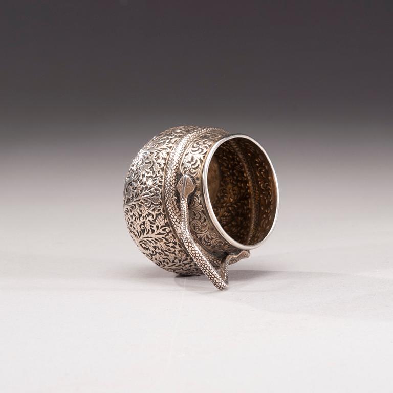 SOCKERSKÅL, silver, troligen Indien, 1900-talets början. Vikt 163,7 g.