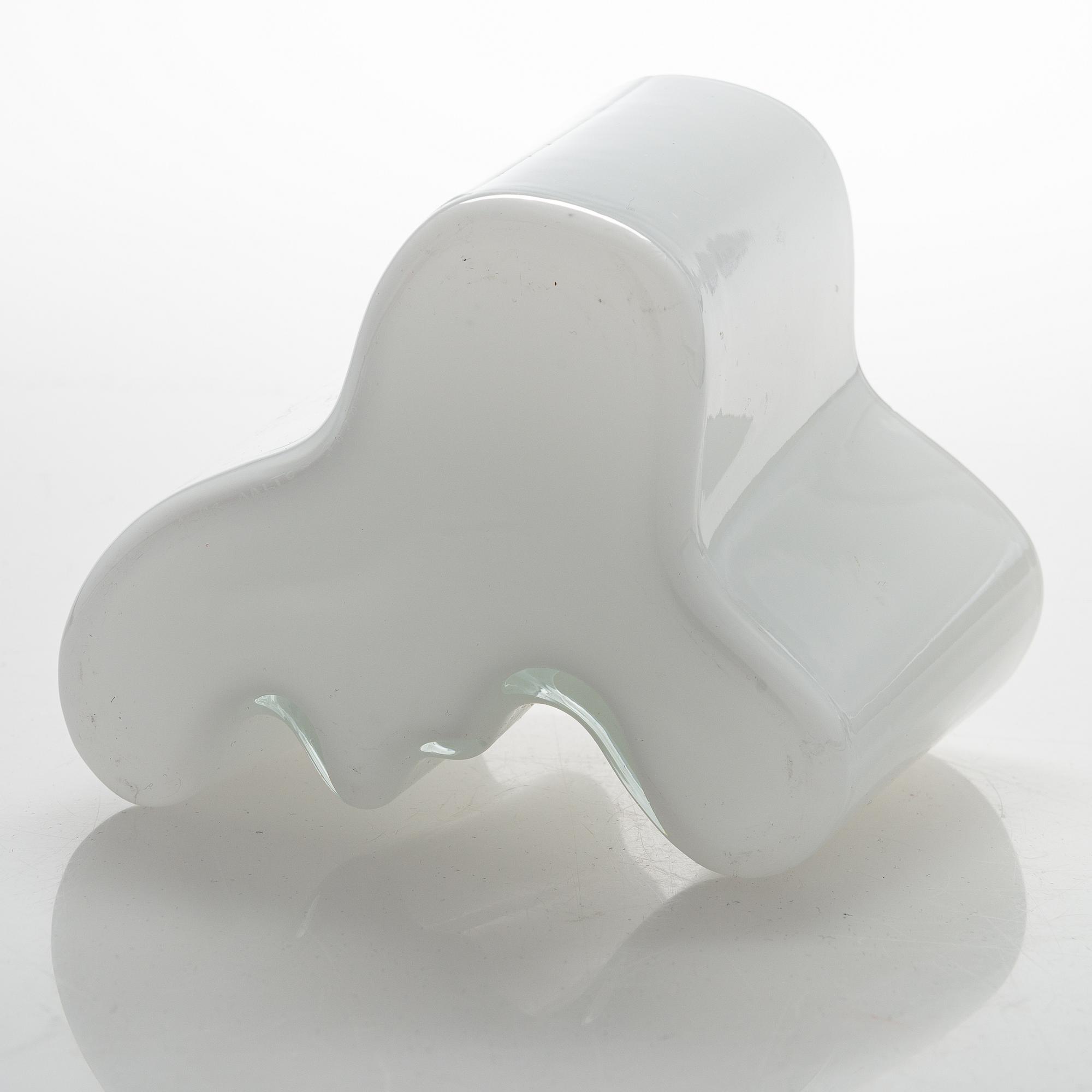 Alvar Aalto, a '3030' vase signed Alvar Aalto 3030.