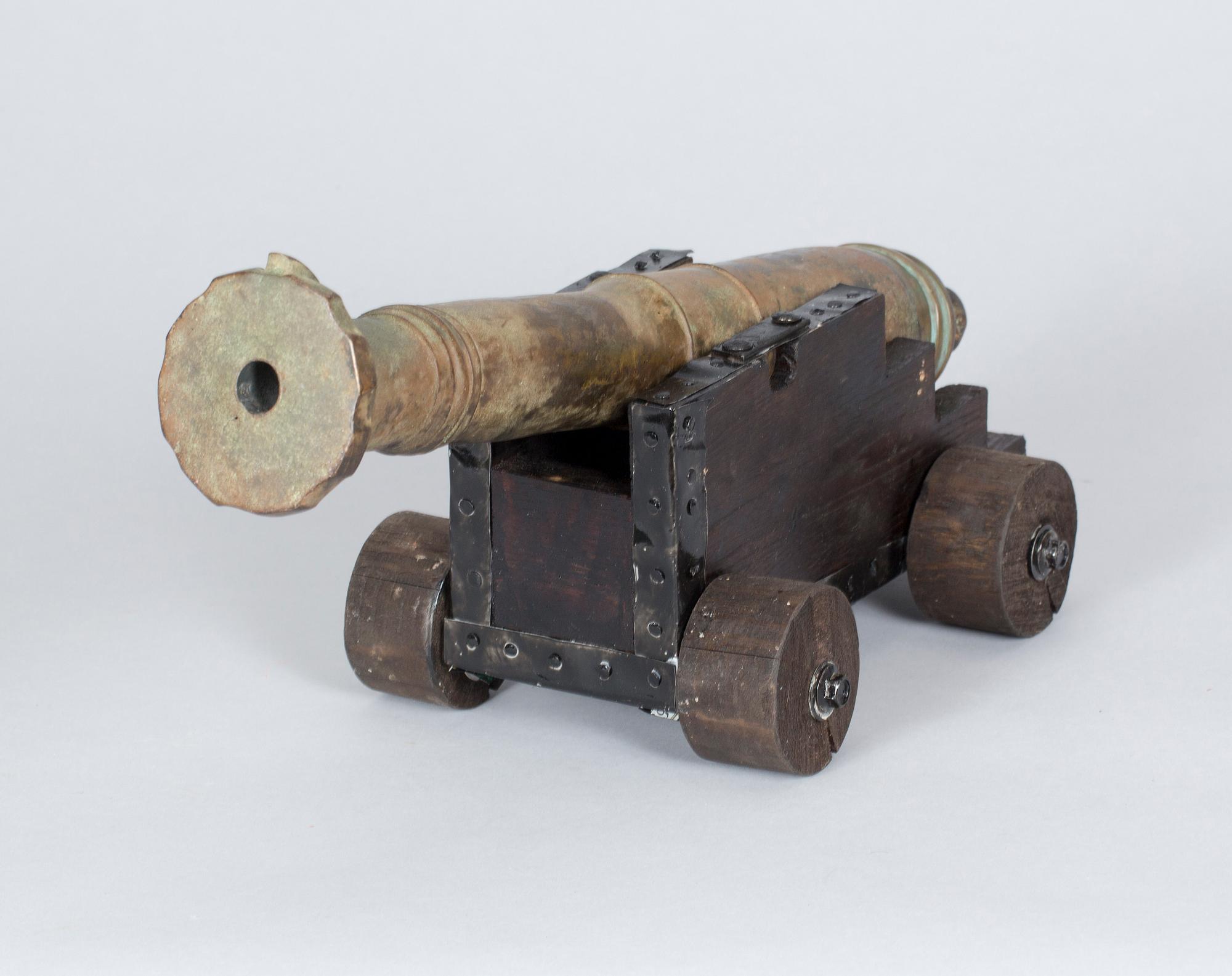 SALUTKANON, brons, 1700-tal.