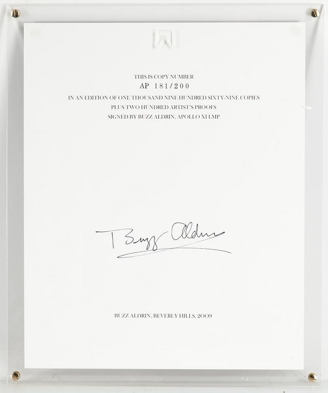 BOK samt AUTOGRAF, "Moonfire", Norman Mailer, Buzz Aldrin, numrerad AP 181/200.