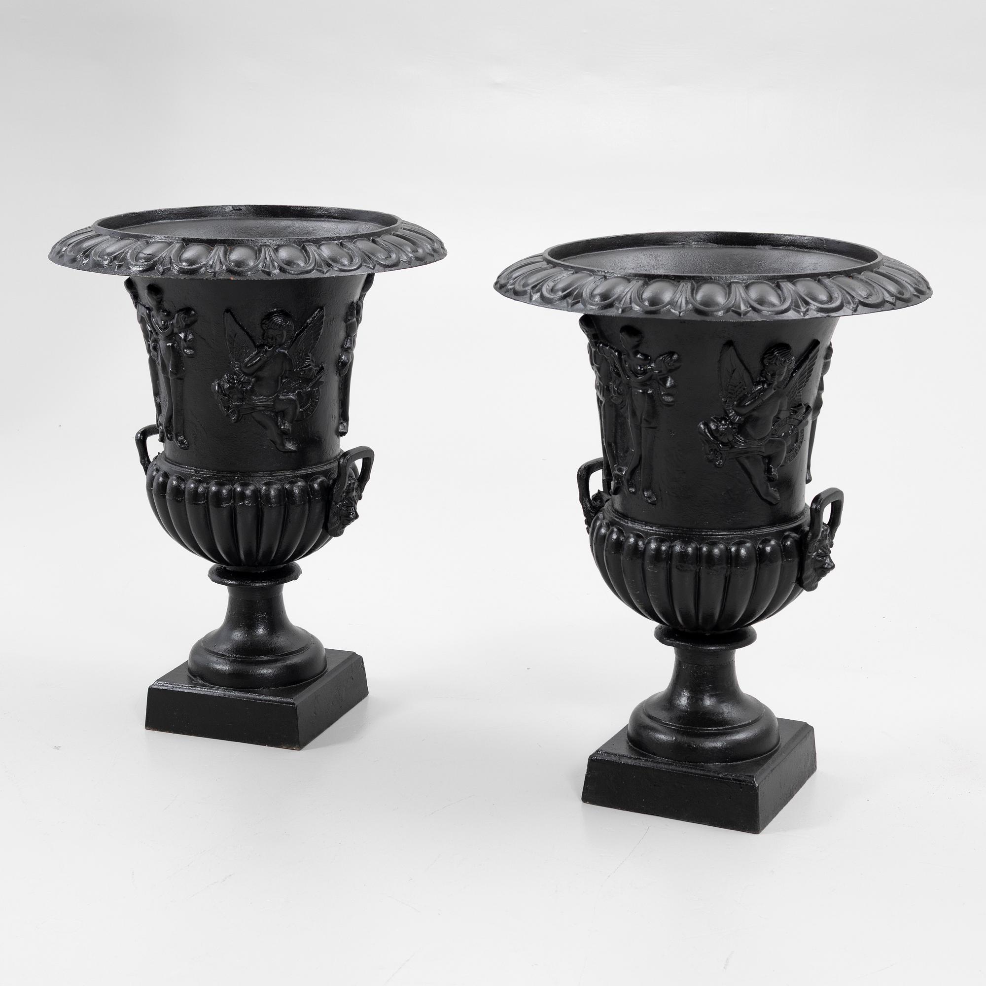 Garden urns, a pair, 20th century.