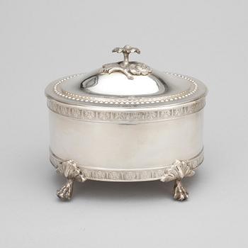 KAFFESERVIS, 3 delar, silver, gustaviansk stil, bland annat Jacob Engelberth Torsk, Stockholm 1896. Tot ca 1345 gram.