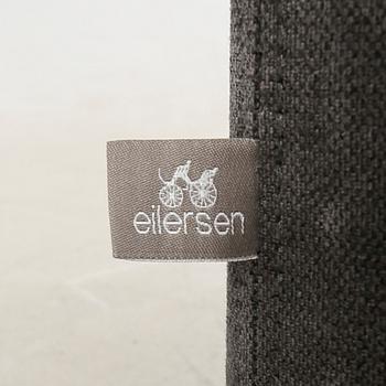 Jens Juul Eilersen fåtöljer ett par Box 2000-tal.