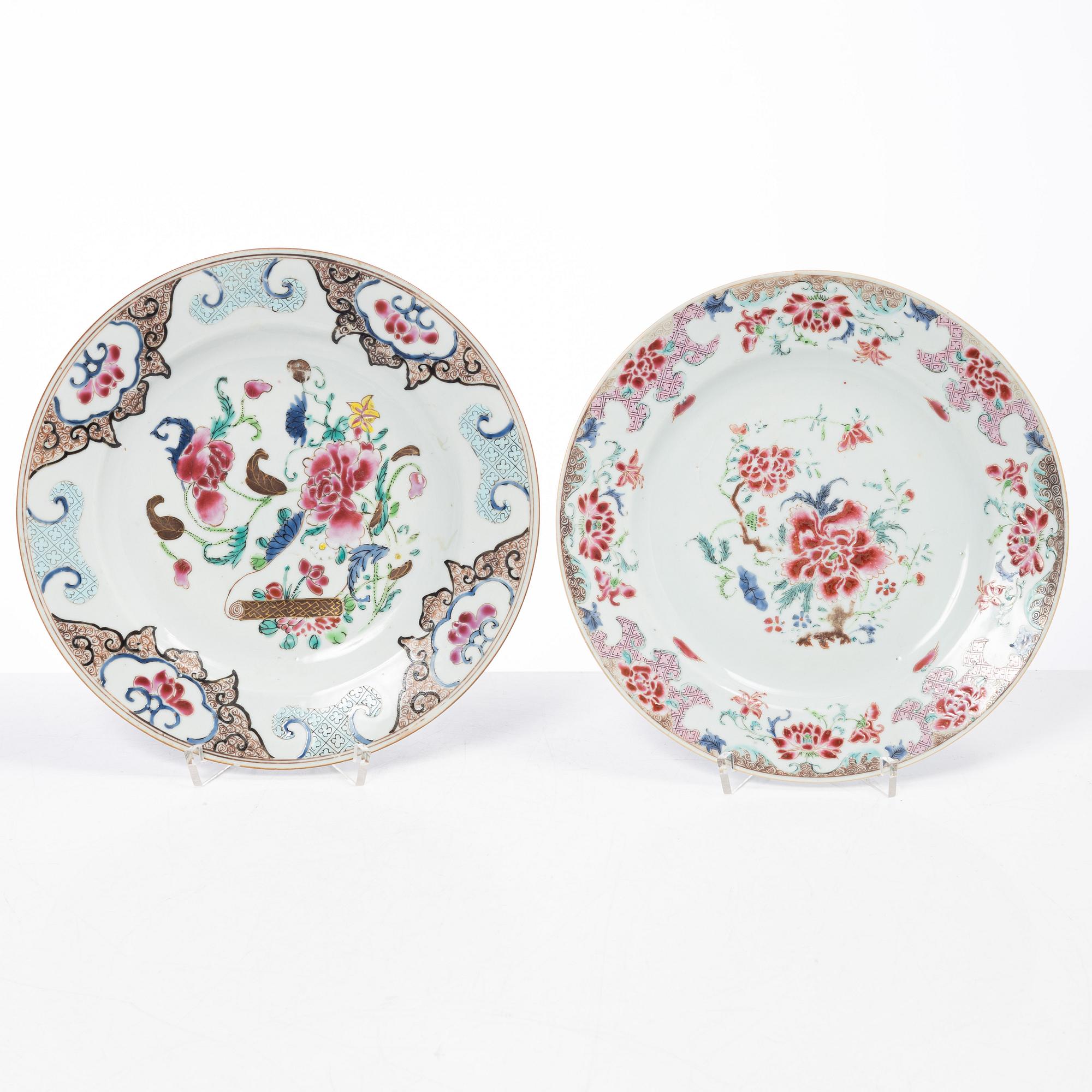 A famille rose dish and 3 plates, Qing dynasty, 18th century.