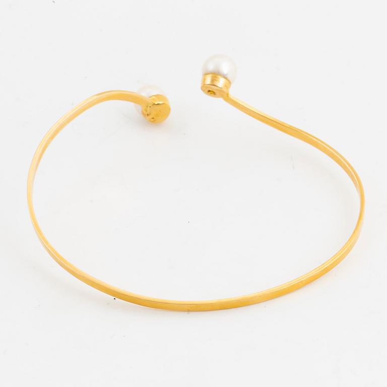ATELJÈ STIGBERT, Armring 18K guld med pärlor.