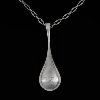 HÄNGE med kedja, silver, Per Dåvik för Alton Falköping 1974. Vikt ca 29 gram.