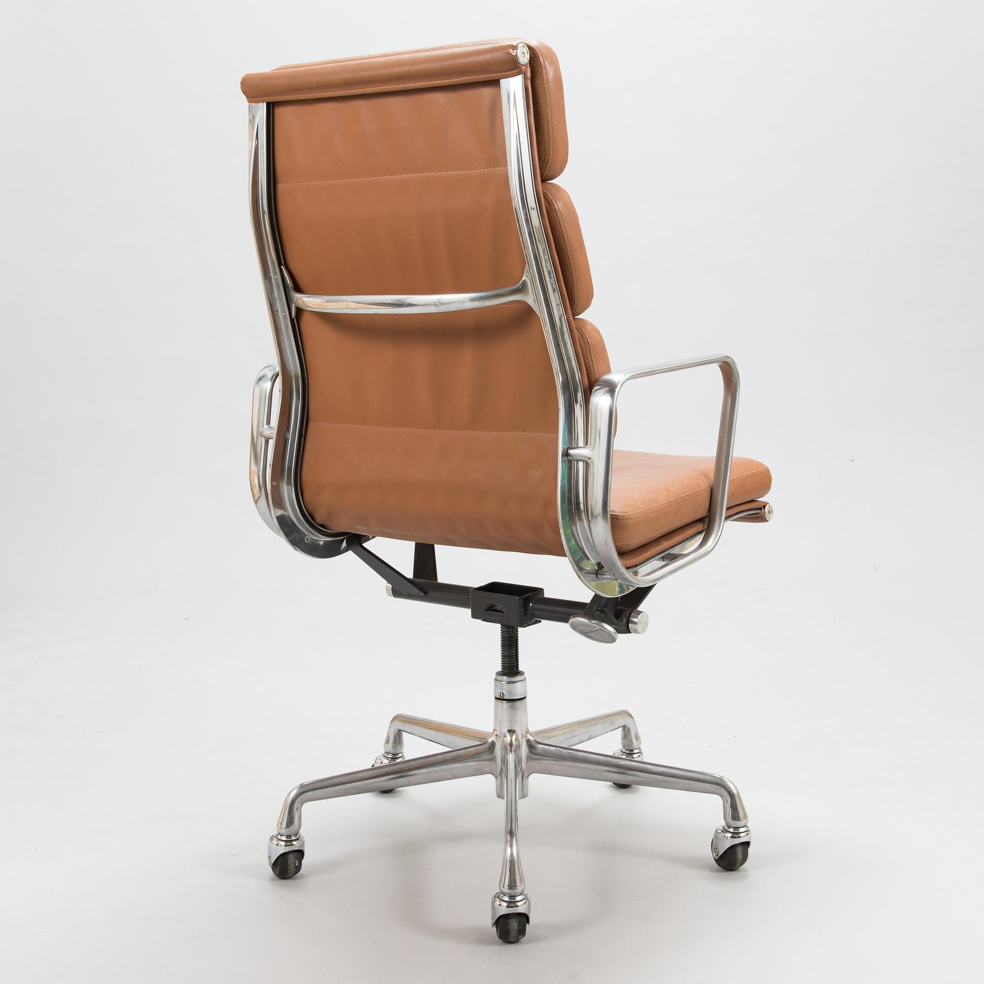 Charles & Ray Eames, Office chair, EA 219/ Soft Pad, Herman Miller, 1980s. Design year 1969.