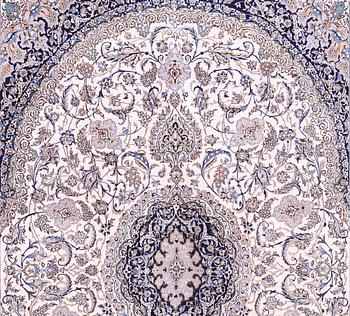 Nain part silk, 6LAA, signed, ca 392 x 300 cm.