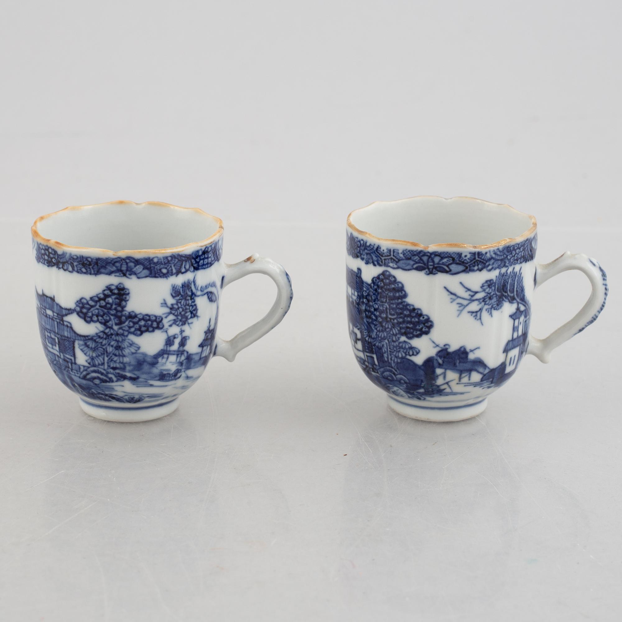 A set of four blue and white Chinese porcelain dishes, 19th century.