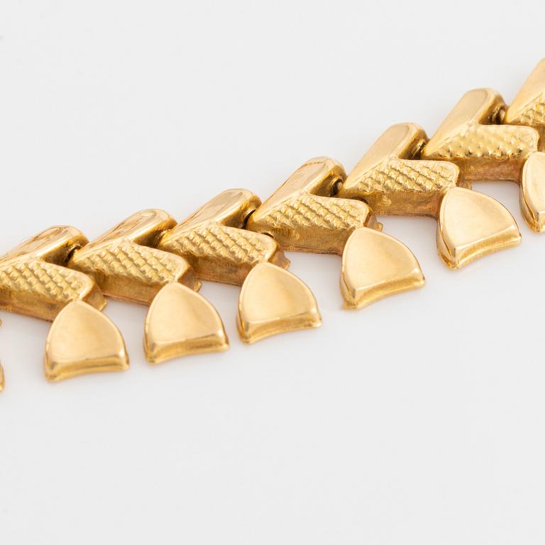 18K gold necklace, Italy.