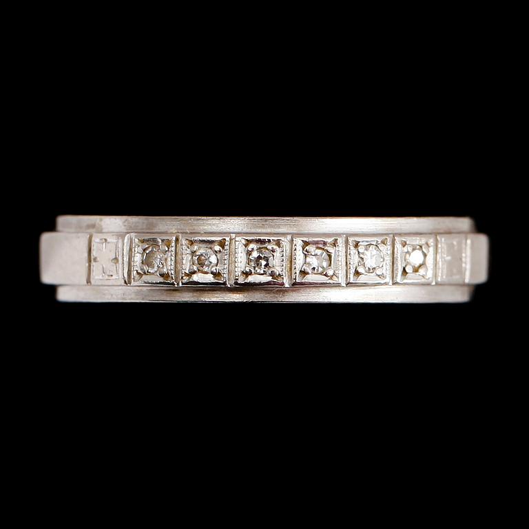 RING, 18 k vitguld, 1963, med 6 små briljanter. Tot vikt ca 3 g.
