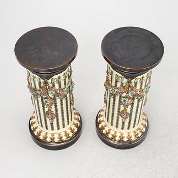 Piedestaler, ett par, Rörstrand, omkring år 1900.