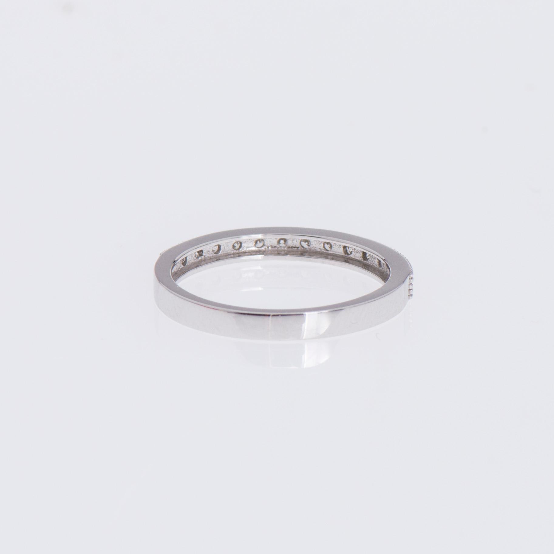 RING, briljantslipade diamanter, 14K vitguld. Suomen korutuote.