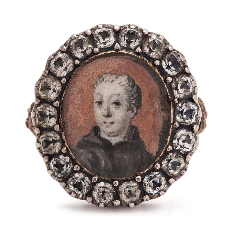 Ring, ca 17K guld, silver och gammalslipade vita topaser med porträtt av dam, 1700-tal.