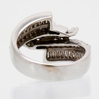 Ring 18K whitegold briliant and bguette-cut diamonds approx 1,20 ct in total.