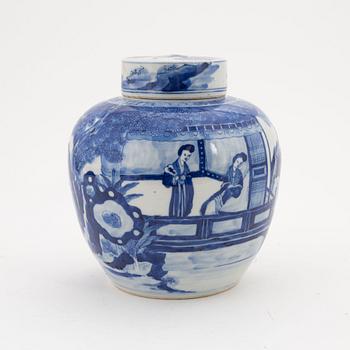 A blue and white jar with cover, Qing dynasty, Kangxistyle, 19th century.