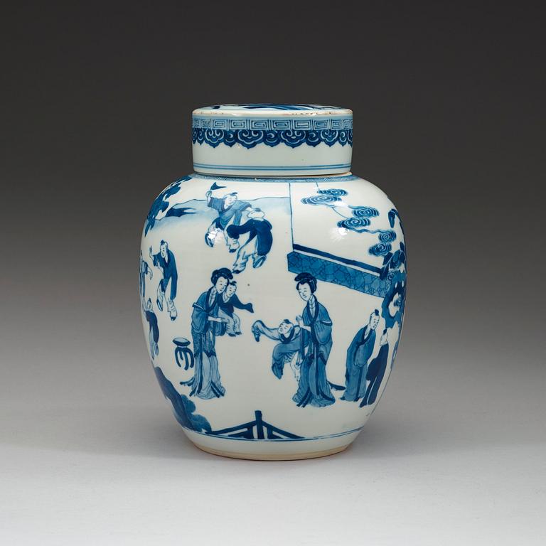 A blue and white jar with cover, Qing dynasty Kangxi (1662-1722).