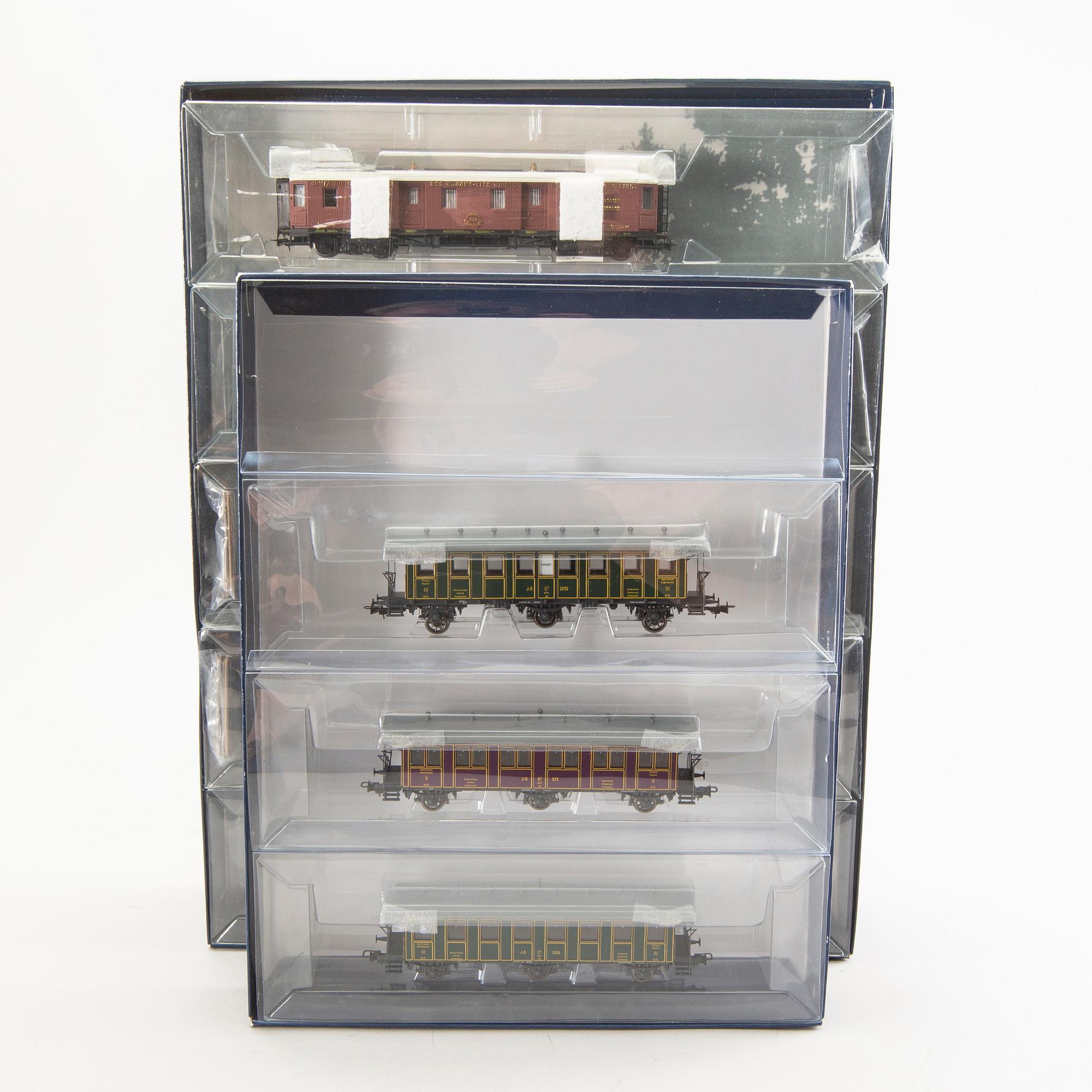 Liliput, 1 ånglok, 3 vagnset samt 26 vagnar, H0.