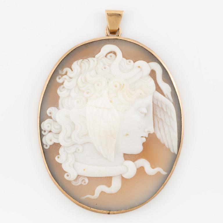 Pendant, 18K gold with shell cameo depicting Medusa.