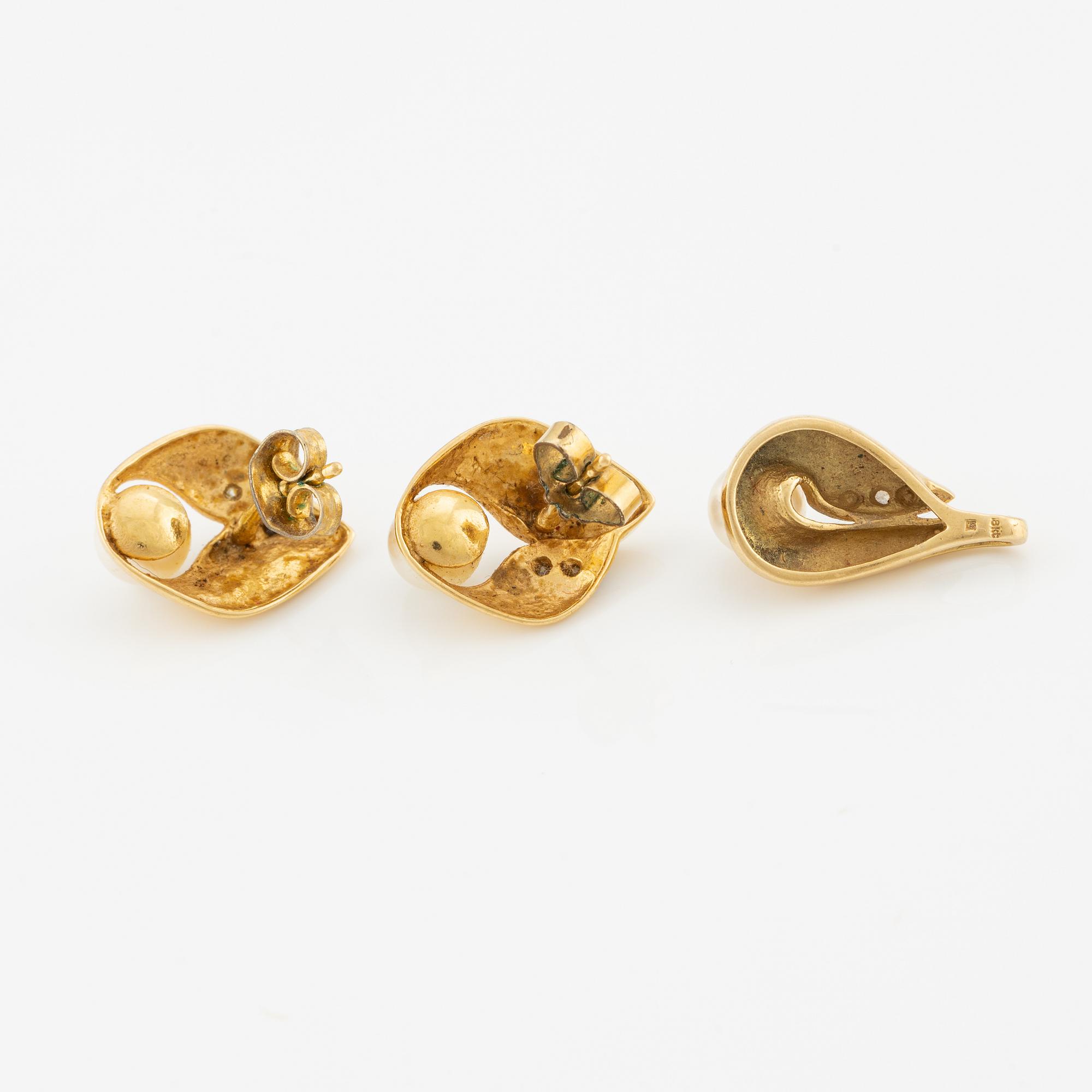 Earrings, a pair, and a pendant, 18K gold with pearls and small diamonds.