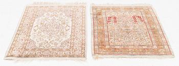 Mattor, 2 st, silke Hereke, ca 87 x 60 resp ca 90 x 60 cm.