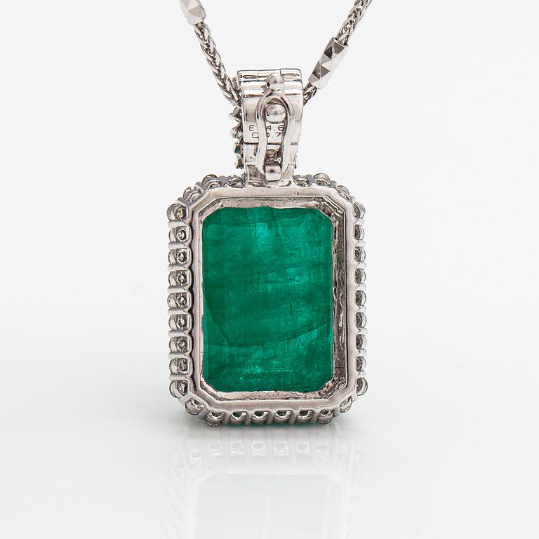 Halsband, 14K vitguld, smaragd ca 14.65 ct och diamanter ca 0.76 ct tot enligt IGI-certfikat.