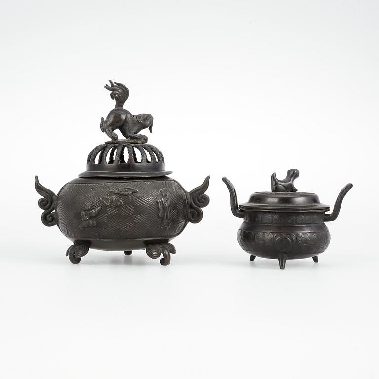 RÖKELSEKAR, 2 st, brons, Japan, 1900-tal.