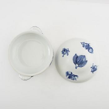 Service approximately 140 pieces "Blue Flower" Royal Copenhagen Denmark 20th century porcelain.
